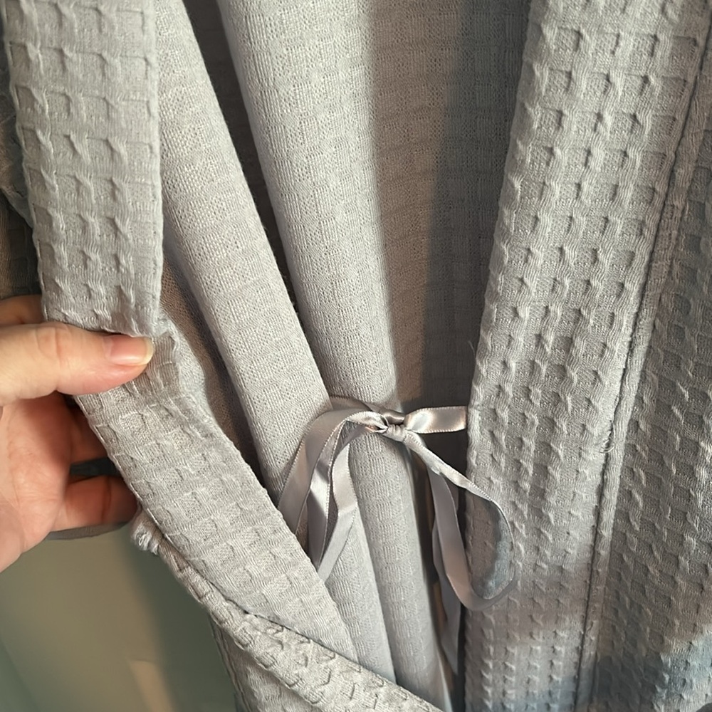 Joyspun Soft Silver Waffle Knit Kimono Tie Close Robe - Picture 9 of 16